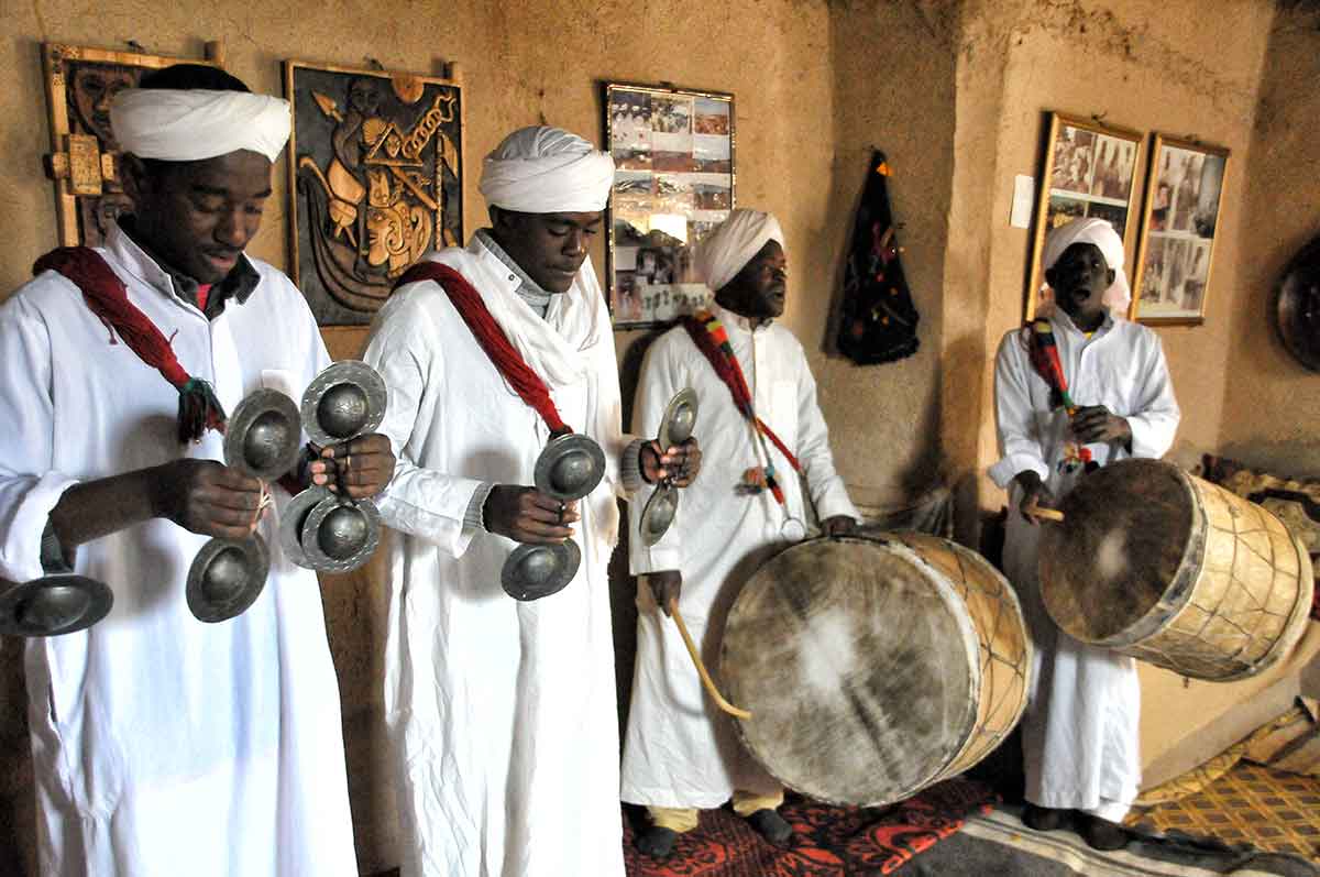 Pueblo de los negros y musica Gnawa