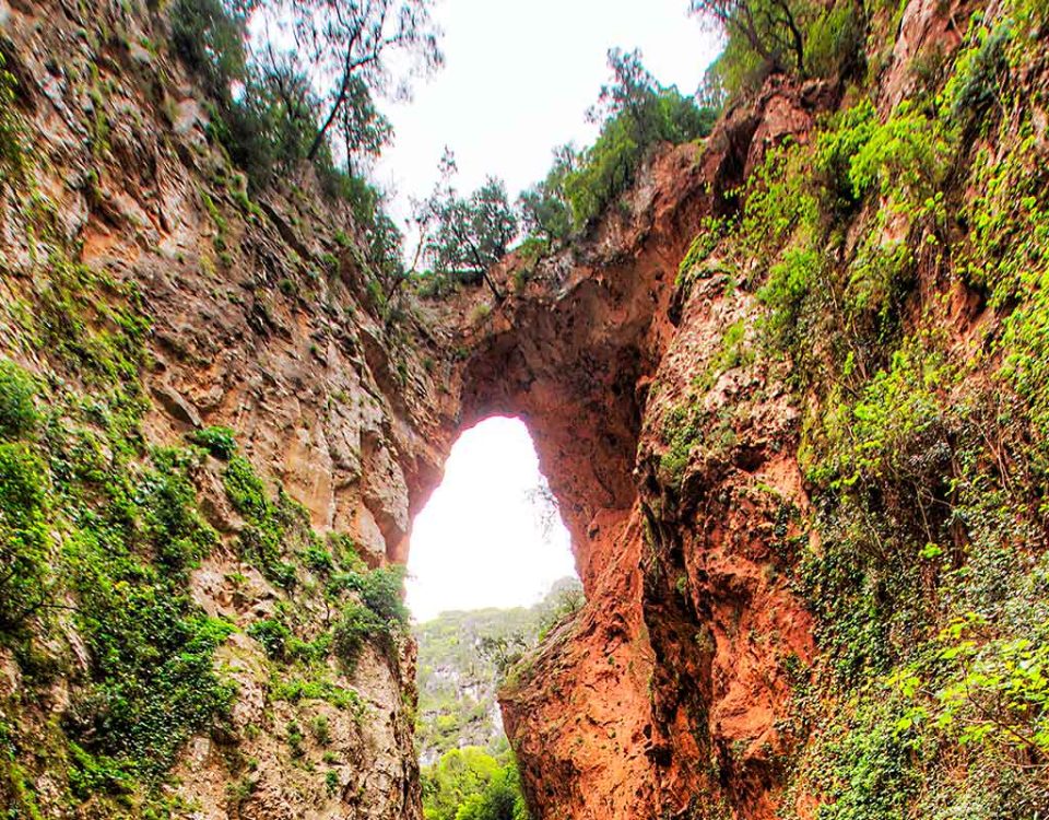 Cascadas y puente de Dios