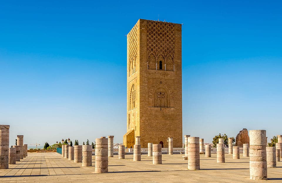 Rabat: turismo resumido en 6 postales 5 La tour Hassan frente al Mausoleo de Mohamed V