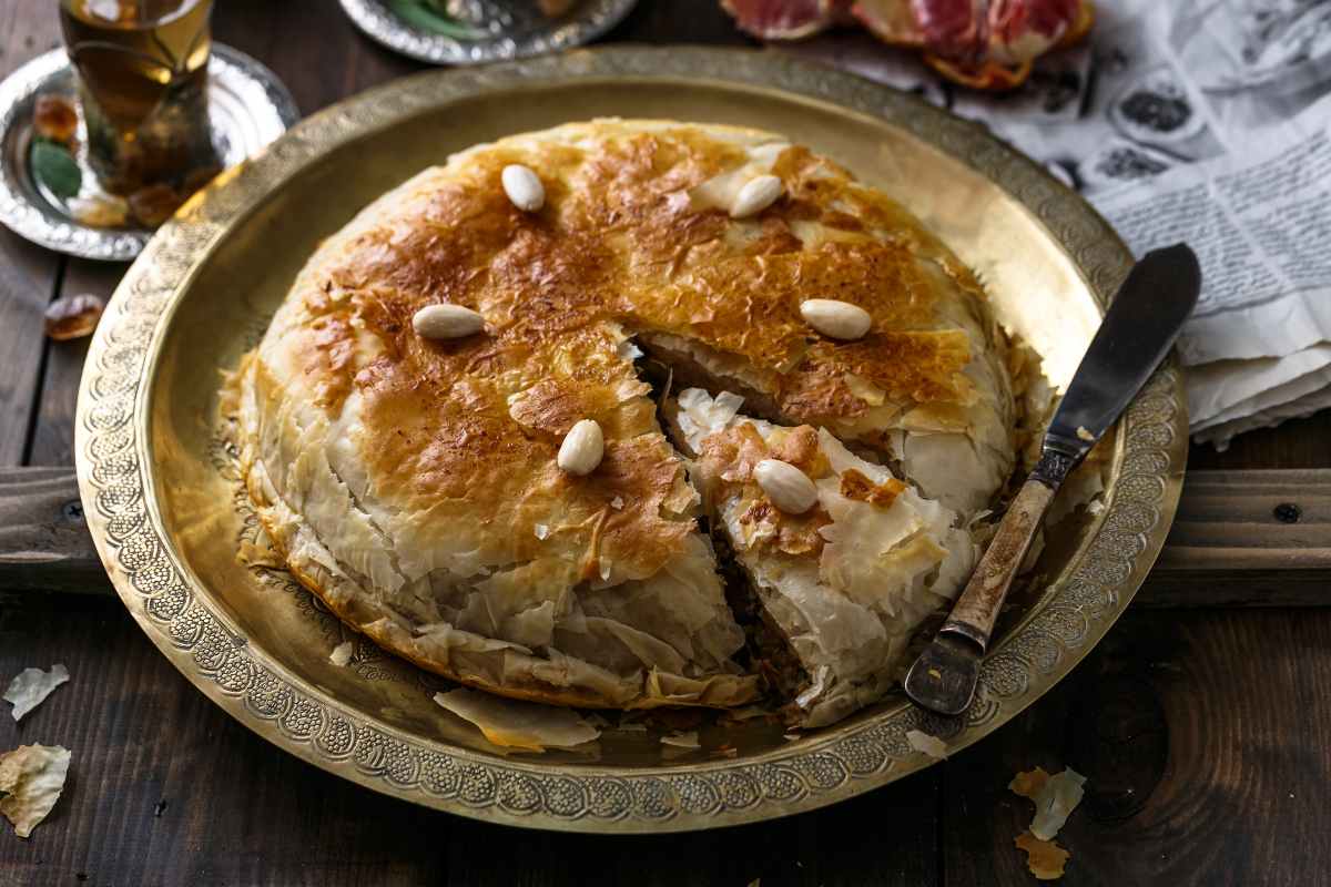Los 10 platos típicos de Marruecos que deberías probar 6 Plato de pastela marroquí
