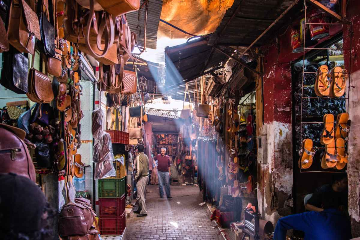 Mercados y zocos con productos de cuero y marroquinería