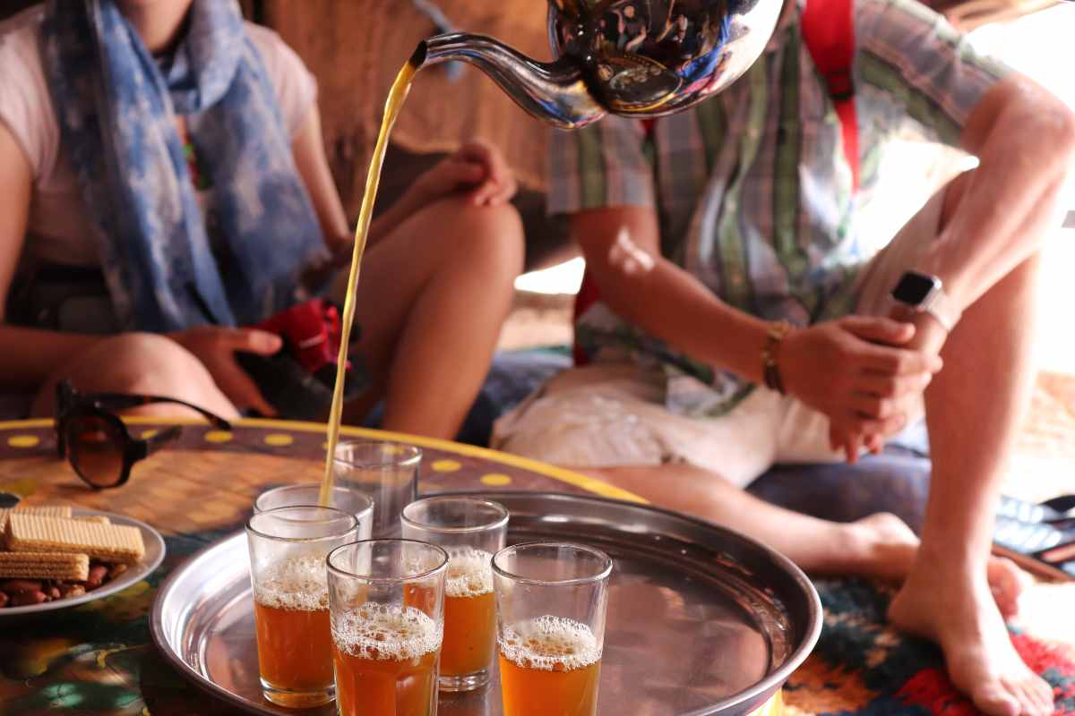 Viajeros Colombianos disfrutando del Té marroquí